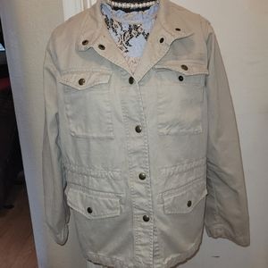 Gap women's beige jacket with many pockets size medium